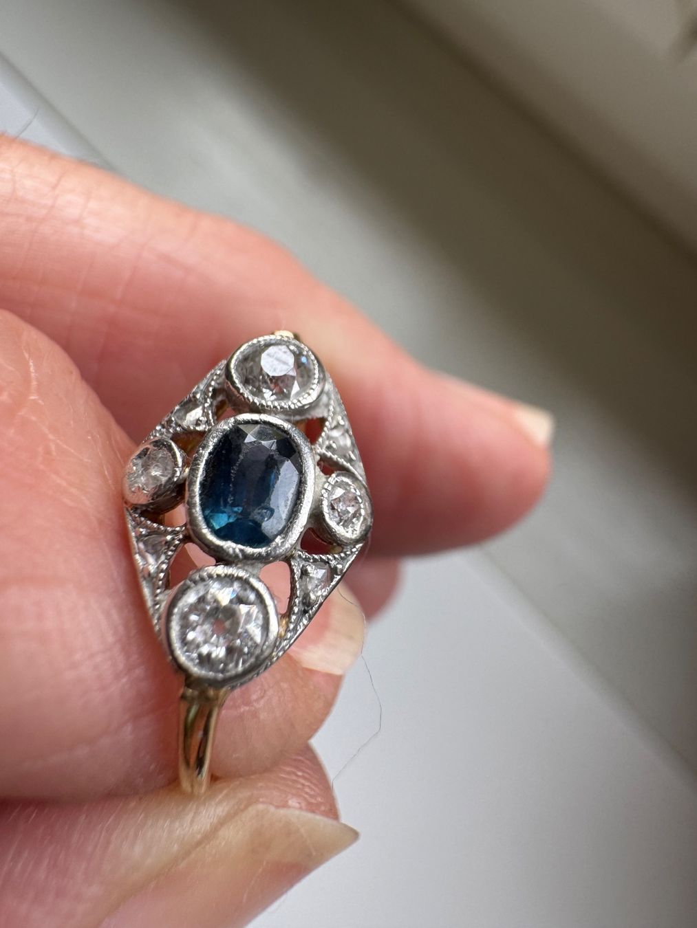 Anelli: Antiker Ring mit Saphir und Diamanten – Usato da Zürich venduto da nad_8tc8