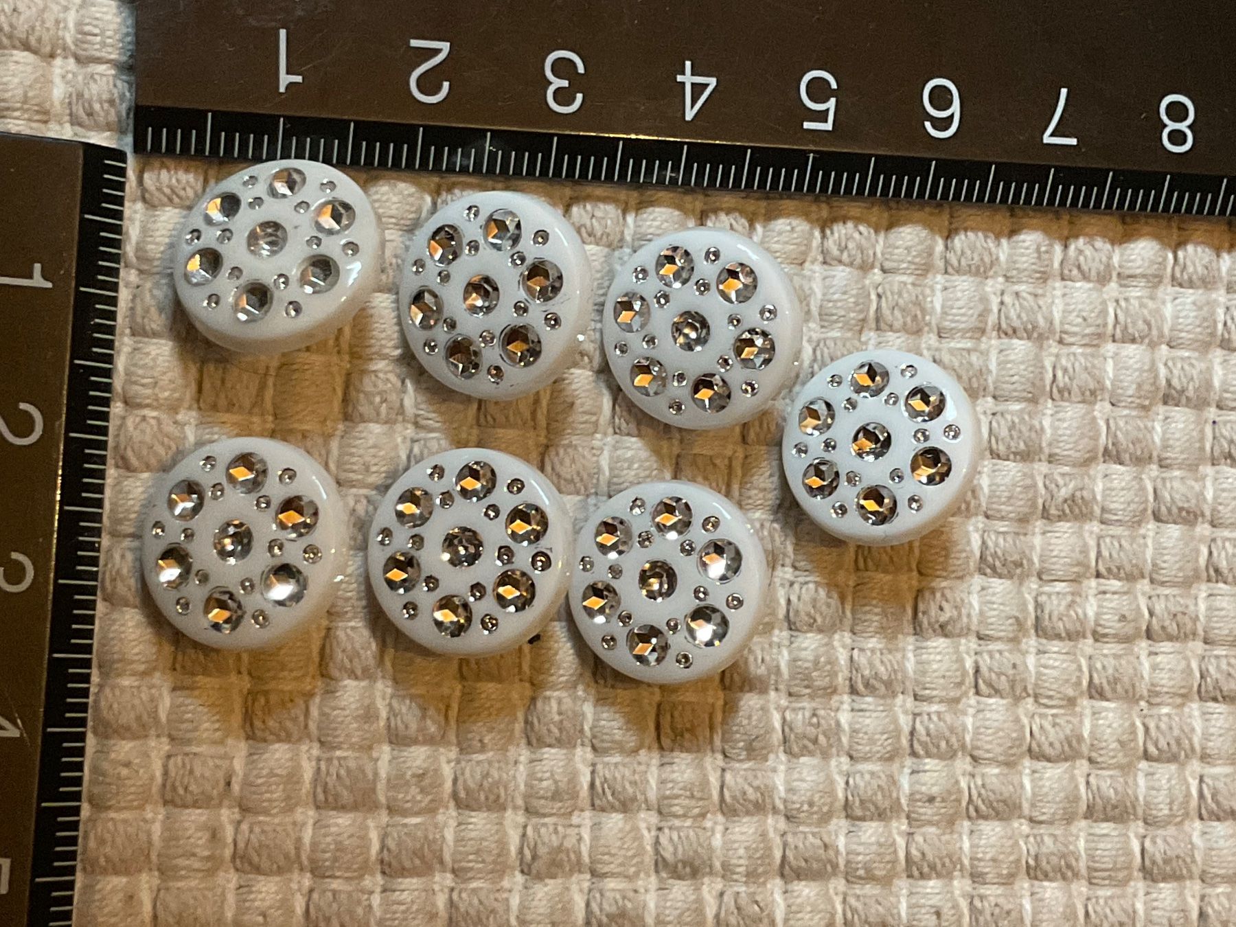 Bottoni: 7 Knöpfe mit Strass optik – Usato da Rümlang venduto da euqinom16