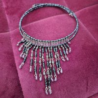 Halskette mit Perlen und Fransen - Modeschmuck-Stil! Neu !