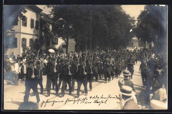 Cartoline postali: Foto-AK Basel, Einzug internieter franz – Usato da Berlin venduto da bartko-reher