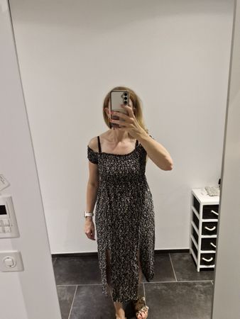 Kleid geblümt dunkel Grösse S guter Zustand