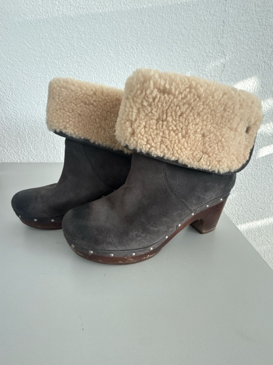 Ugg Damenschuhe: Stiefeletten UGG Wildleder Lammfell grau Grösse 37 – Gebraucht aus Rümlang von Alfrun1984