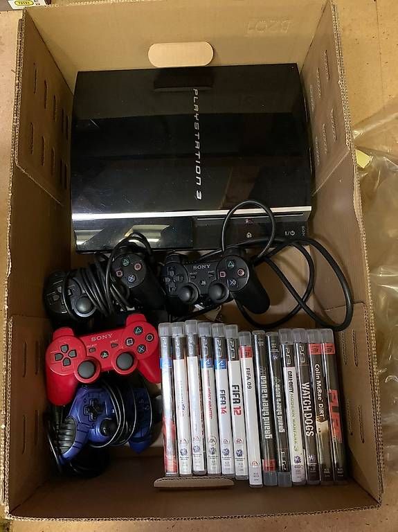 Konsolen: PlayStation 3 mit diversen Games & Controller – Gebraucht aus Wädenswil von Volvic13