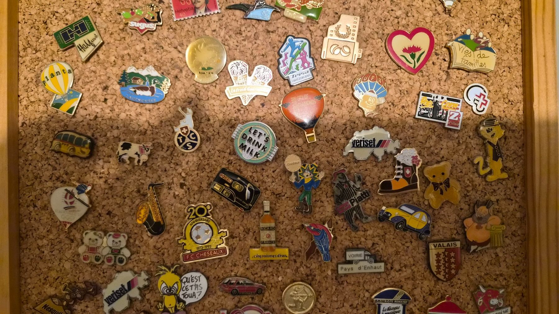 Plaquettes & Badges: Lot de Pins (environ 100) – D'occasion à Jouxtens-Mézery par ger_hpd5 2