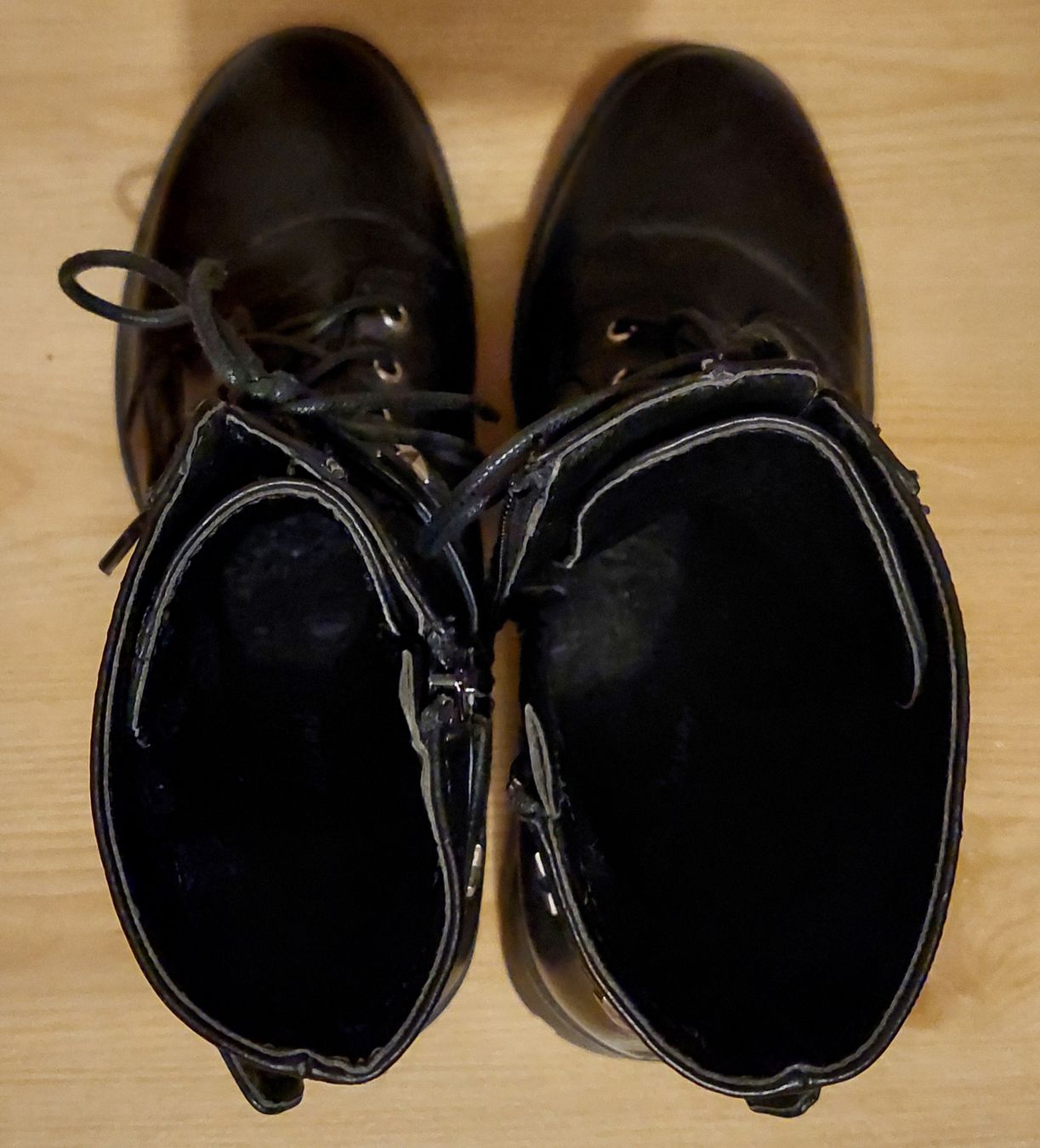 Damenschuhe: Robuste coole Winter Boots mit Sternen Punk, Gr. 38 – Gebraucht aus Oberwil BL von Hunajakakku 4