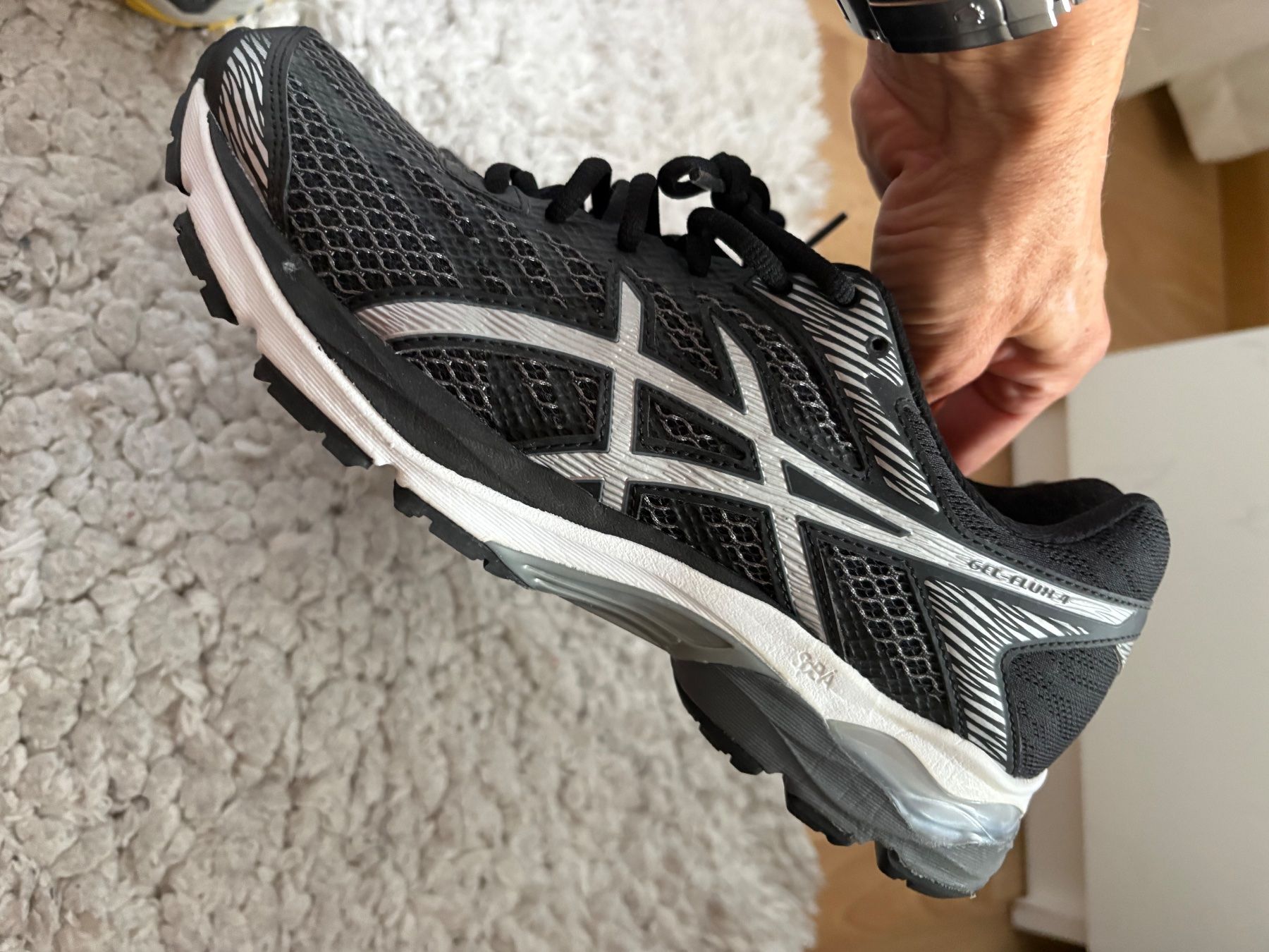 Asics Chaussures hommes: Sneakers – D'occasion à Zunzgen par mel_y6w2
