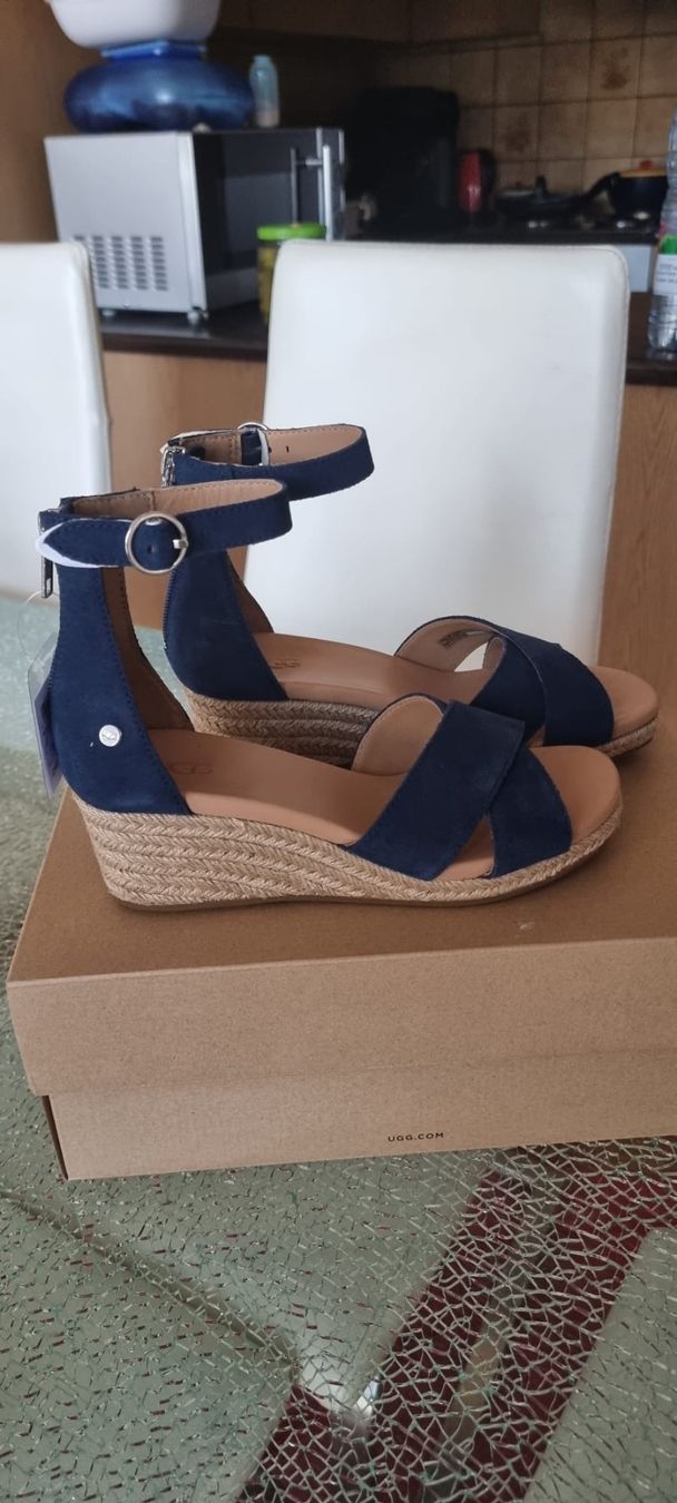 Ugg Chaussures femmes: UGG Gr. 37 – Neuf avec emballage d'origine à Luzern par Reni025