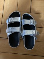 Silberne Sandalen, ähnlich Birkenstock, DKNY, Gr. 40, NEU