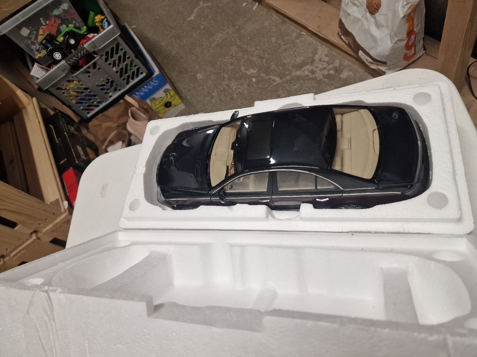 Autoart Modellini d'auto: autoart 1:18 Maybach schwarzes Modell im Karton – Usato da Alberswil venduto da R21Turbo 2