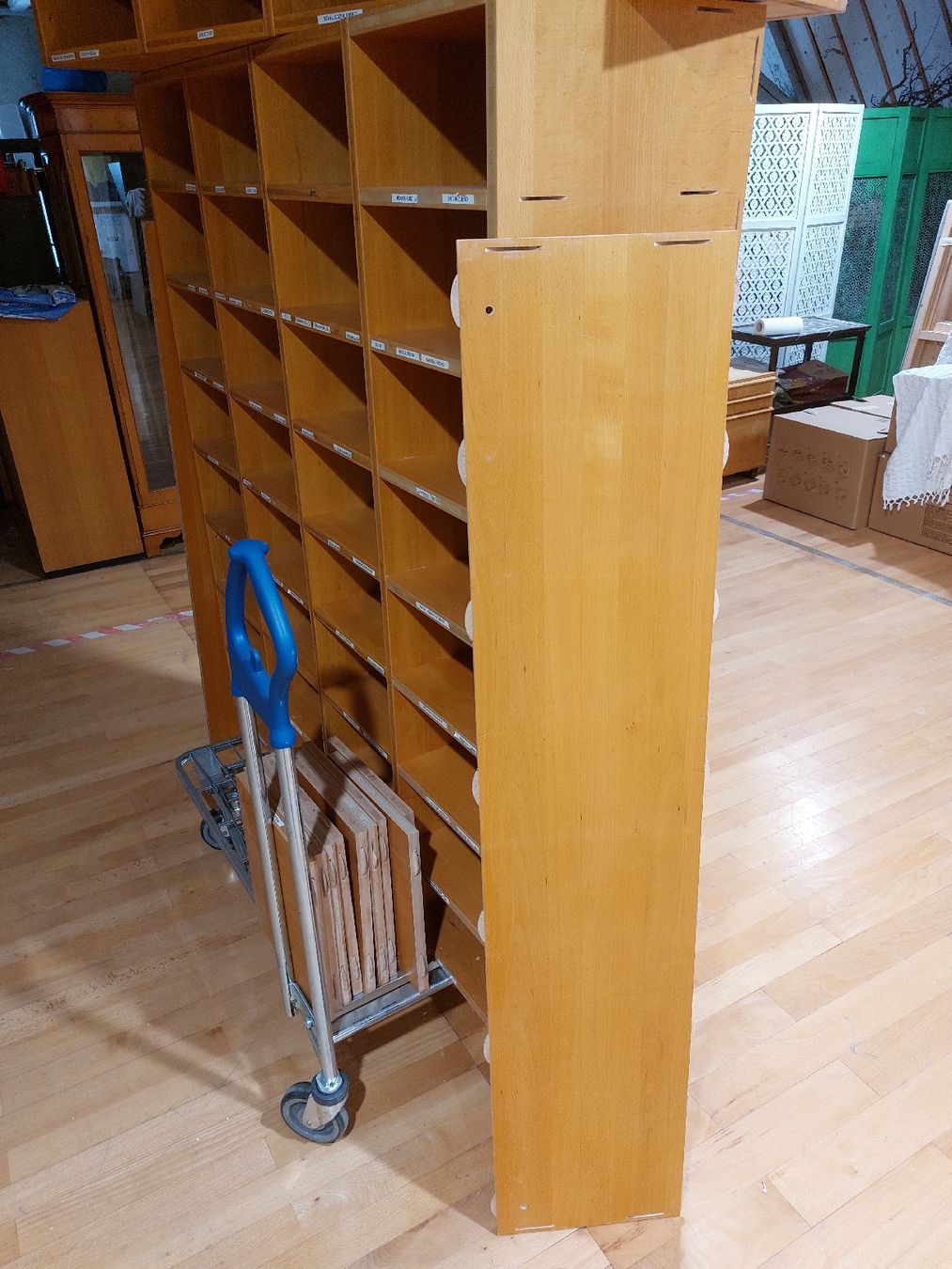 Étagères: Arbeitsfächer / Lehrerzimmer / Holzfächer – D'occasion à Luzern par Legomusegg 1