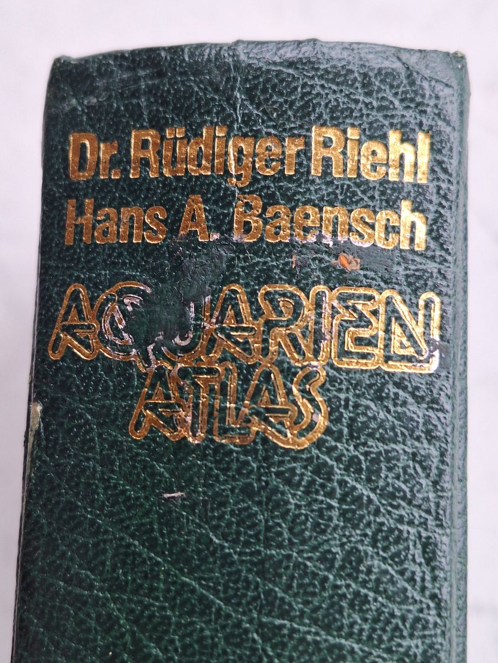 Bücher: AQUARIENATLAS MIT 950 SEITEN – Gebraucht aus Huttwil von Kunterbuntli
