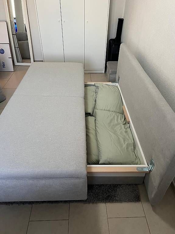 Divani: Wunderschönes graues Schlafsofa wie neu – Usato da Rorschach venduto da chf_j8yw 1