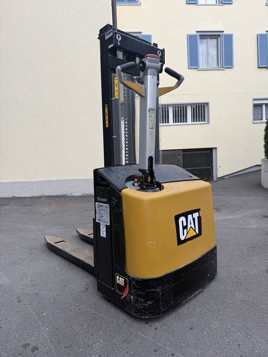 Caterpillar Gabelstapler & Hubwagen: Deichselstapler Ameise CAT  – Gebraucht aus Ebnat-Kappel von Suizo1291