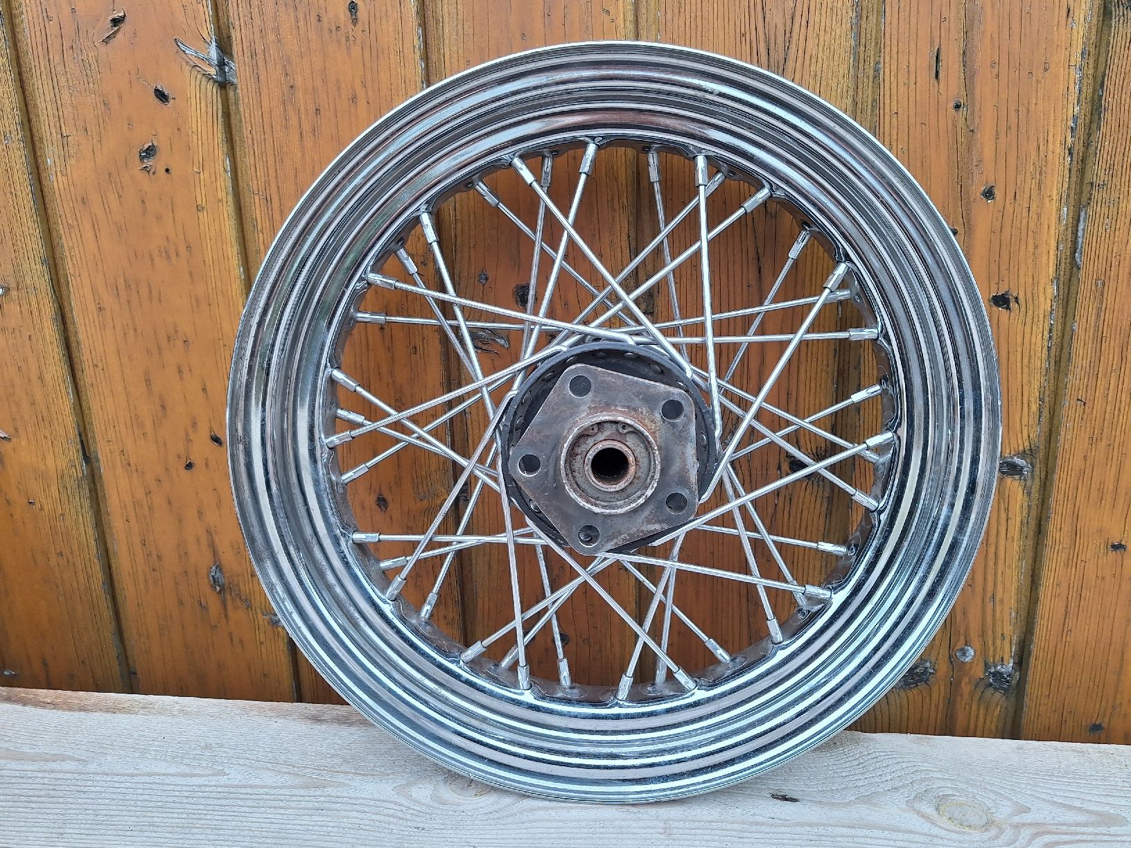 Harley-Davidson Tutti i ricambio per moto: Altes15 Zoll Harley Davidson Rad , Oldtimer – Usato da Willisau venduto da standard39
