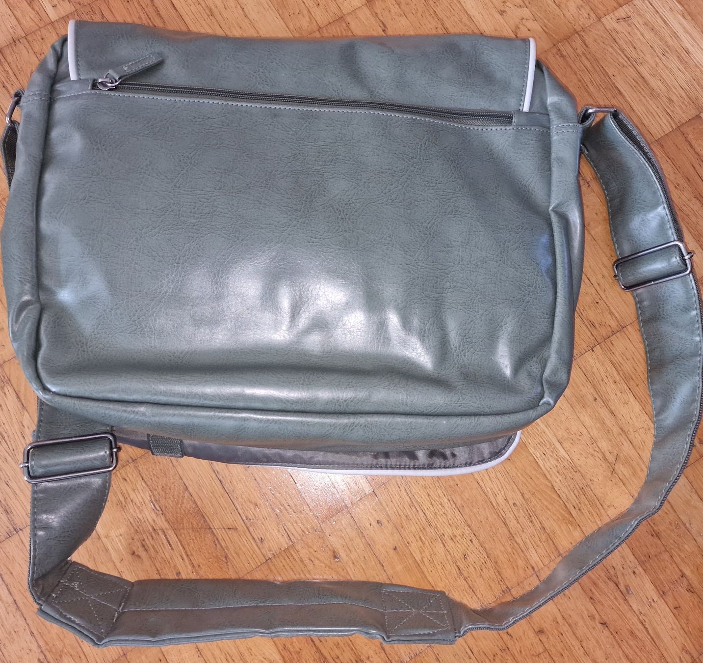 Converse Taschen: Converse All Star Schultertasche – Neu (gemäss Beschreibung) aus Zürich von Pero6 1