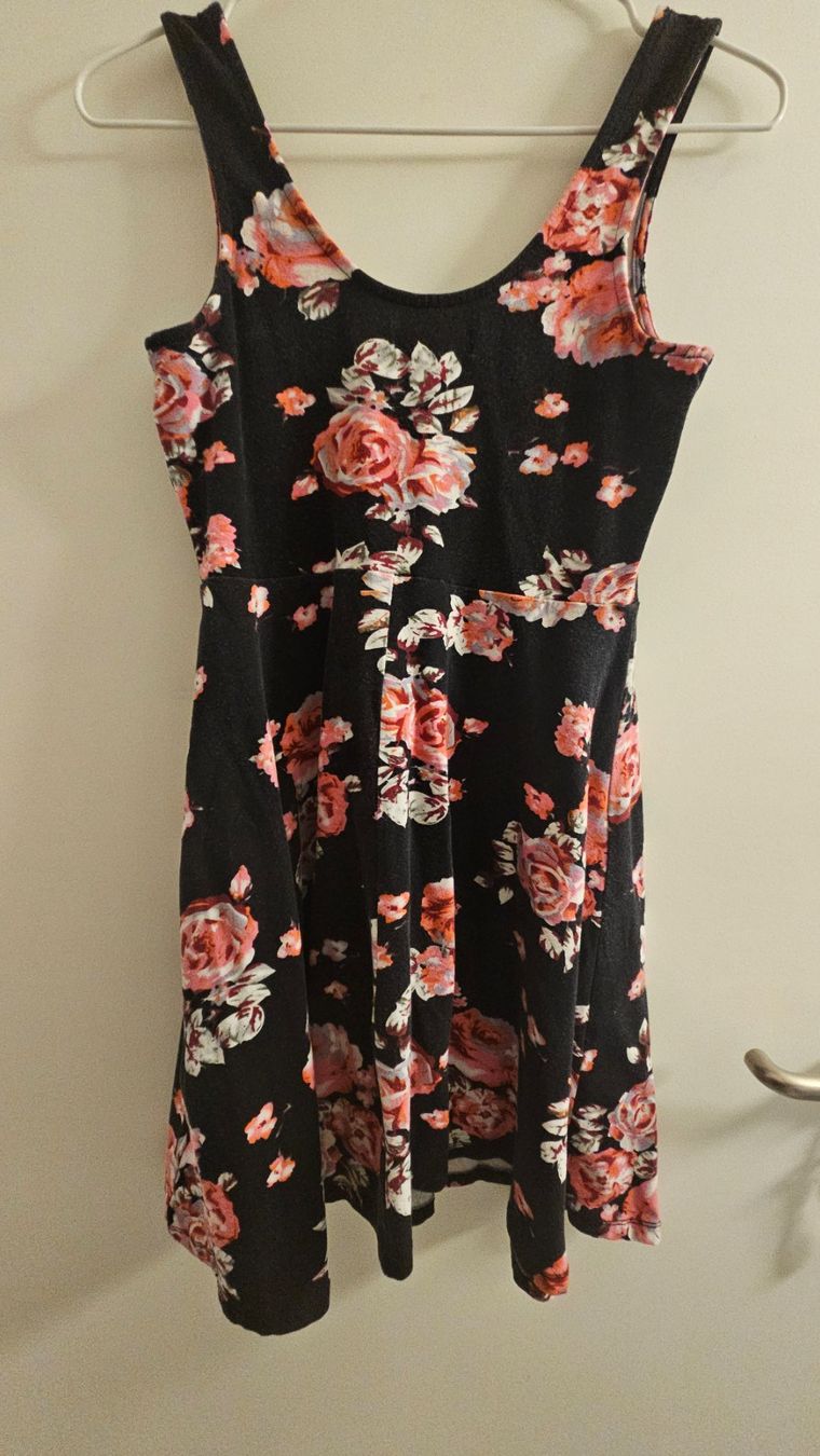 Vestiti: Kleid schwarz mit Blumen Grösse S – Nuovo (secondo la descrizione) da Nänikon venduto da Altibuy 1