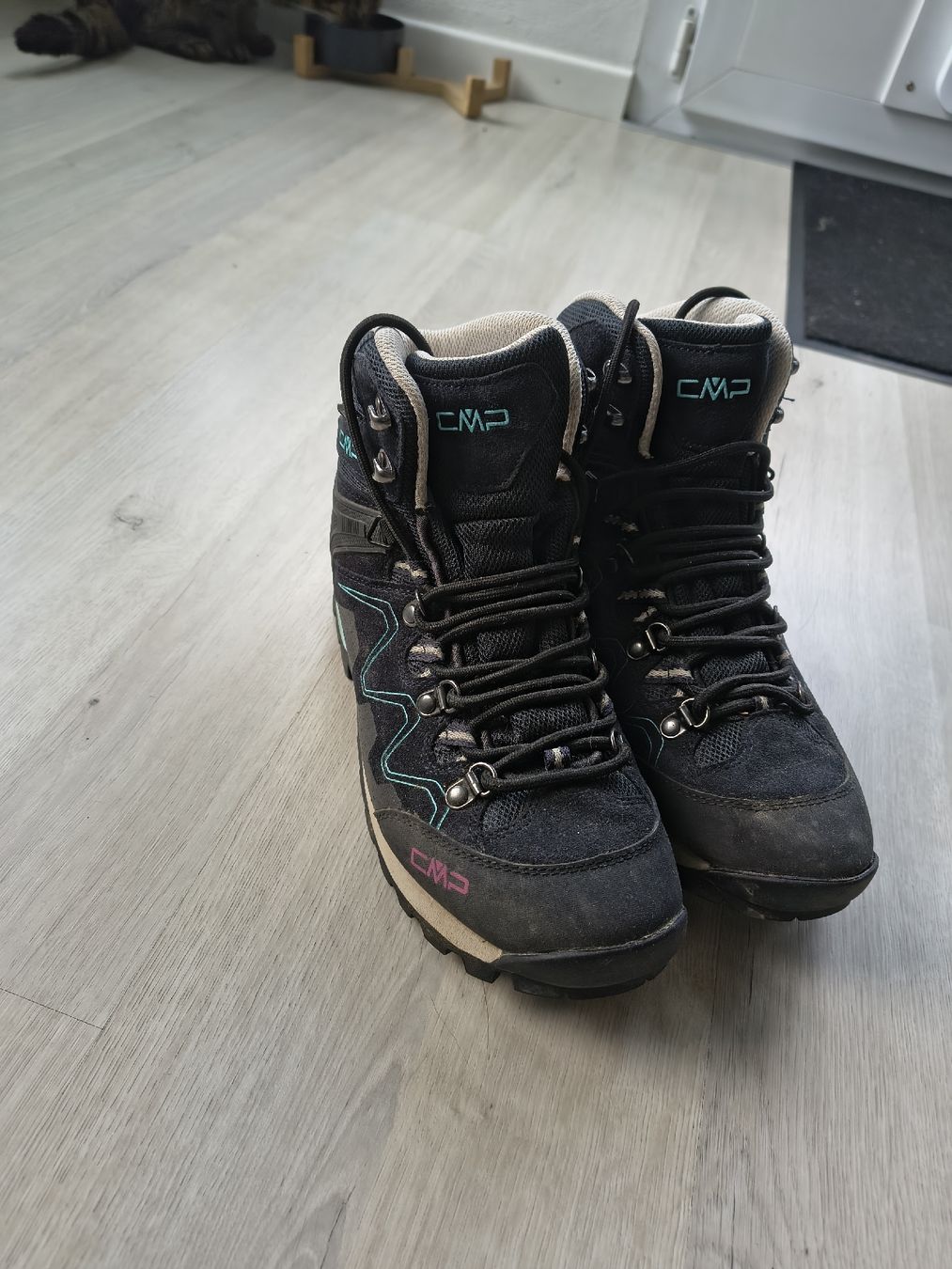 Chaussures femmes: Wanderschuhe CMP Damen Grösse 39 – D'occasion à Herisau par ull_2rl6