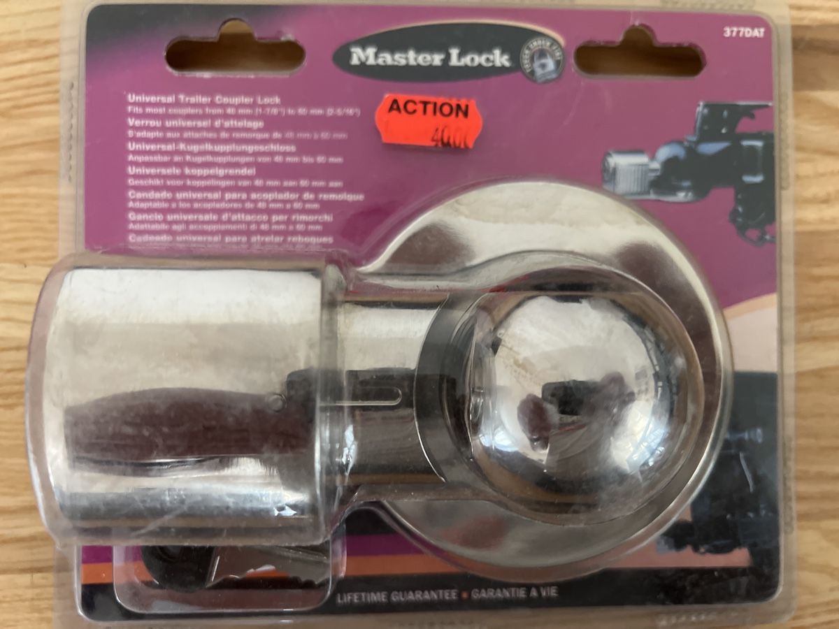 Lucchetti: Anhängerkupplungsschloss Master Lock neu – Nuovo e nell'imballaggio originale da Wettingen venduto da Kawasaki987