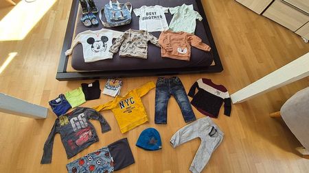 Kleiderset für Jungs, Gr. 92/98 + Schuhe Gr. 24