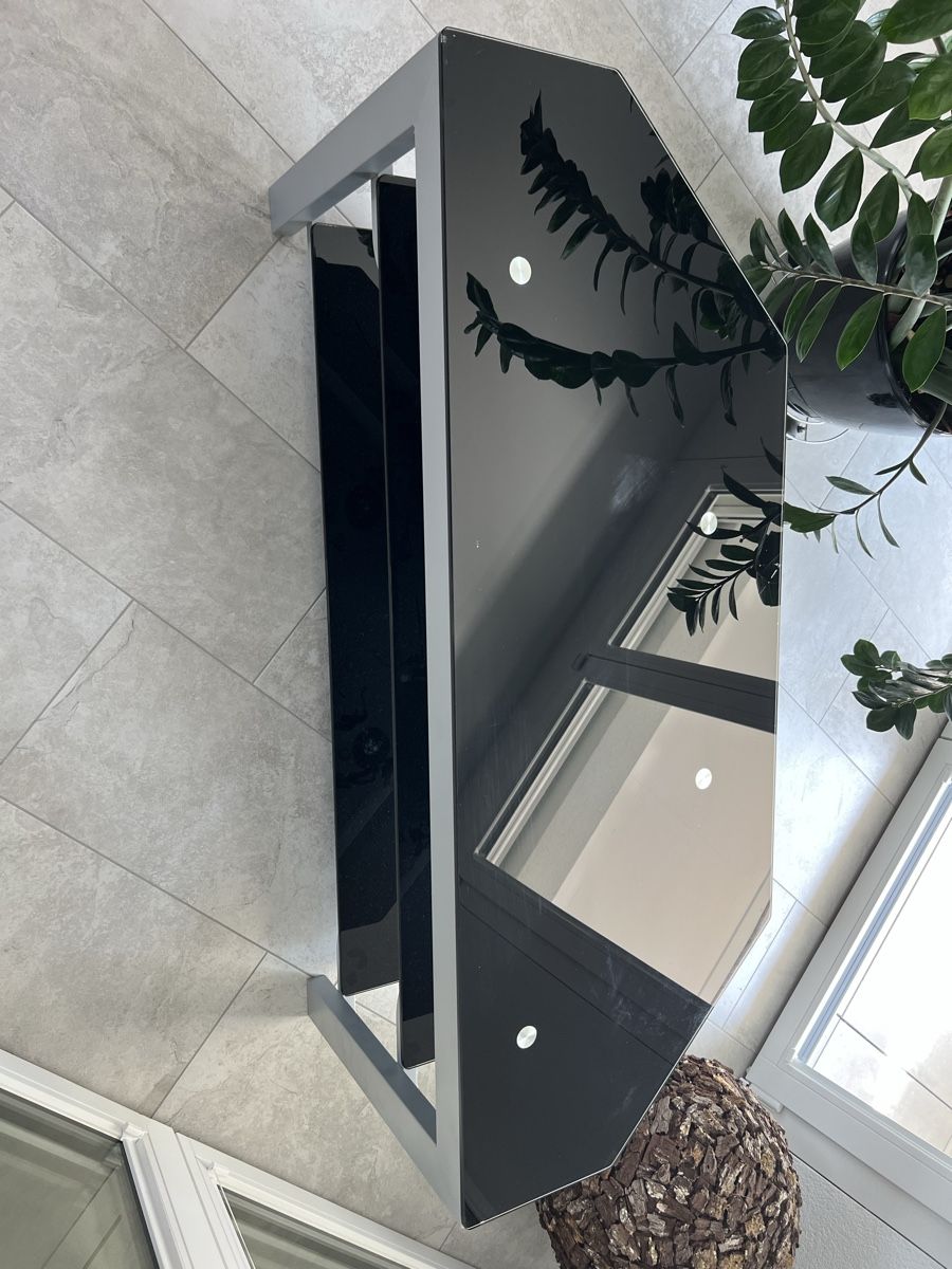 TV Möbel: TV Möbel (Glas / Metall) – Gebraucht aus Nänikon von ediwana