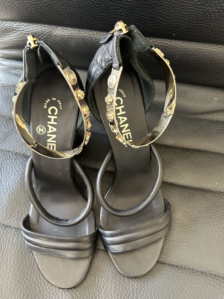 Chanel Scarpe da donna: Chanel Plateau Schuhe – Usato da Bäch SZ venduto da ruslena29