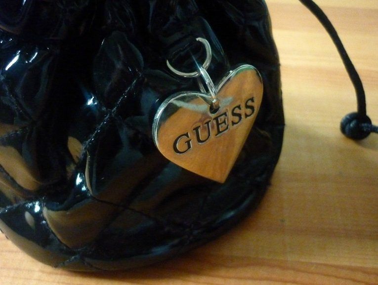 Guess Montres: 2 GUESS- Schmuck-/ Uhrenbeutel – D'occasion à Adliswil par di_hans 2