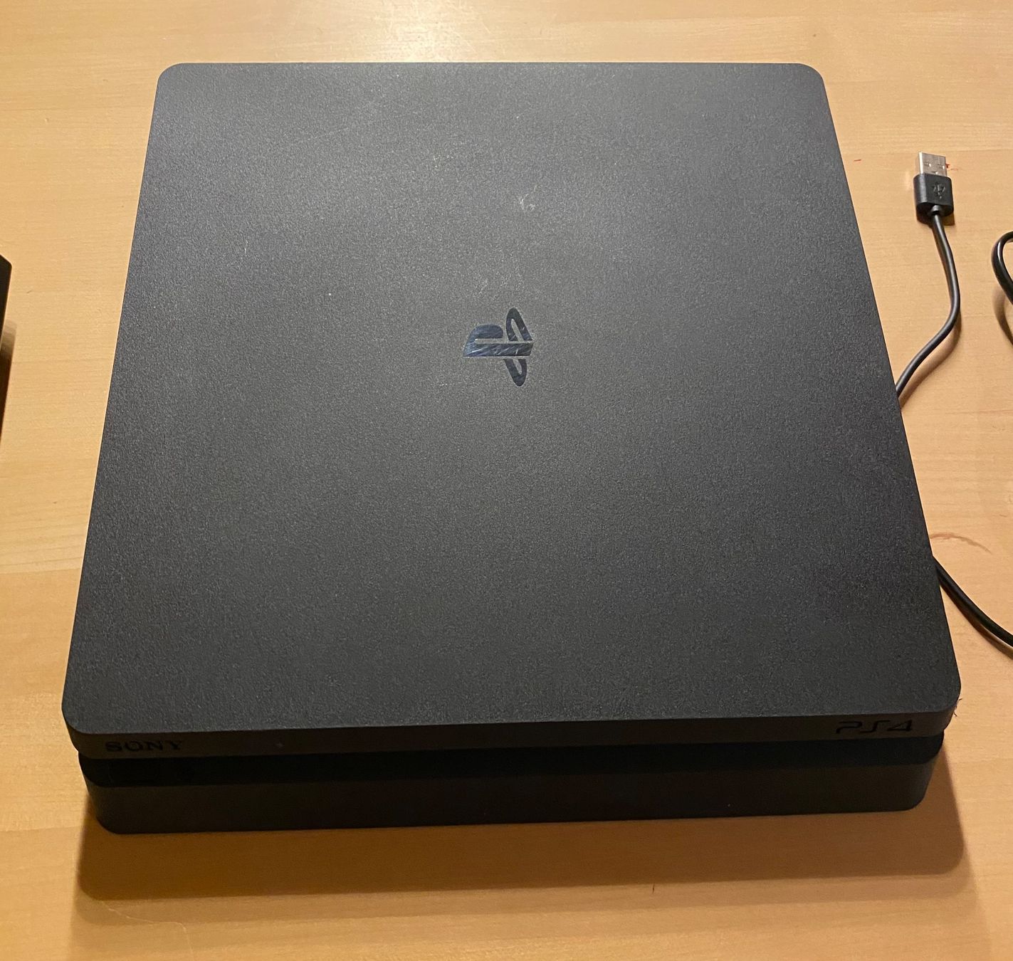 Sony Console: Playstation 4 Slim 1TB 1A Zstd inkl Controller – Usato da Boniswil venduto da NetworkNavigator