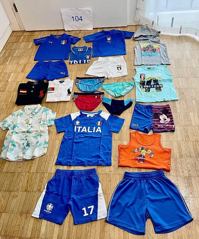Lotti & Set di vestiti: Kinderkleiderpaket Grösse 104 – Usato da Zürich venduto da giovannisp