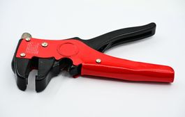 Abisolierzange Rot Schwarz Universal Werkzeug guter Zustand