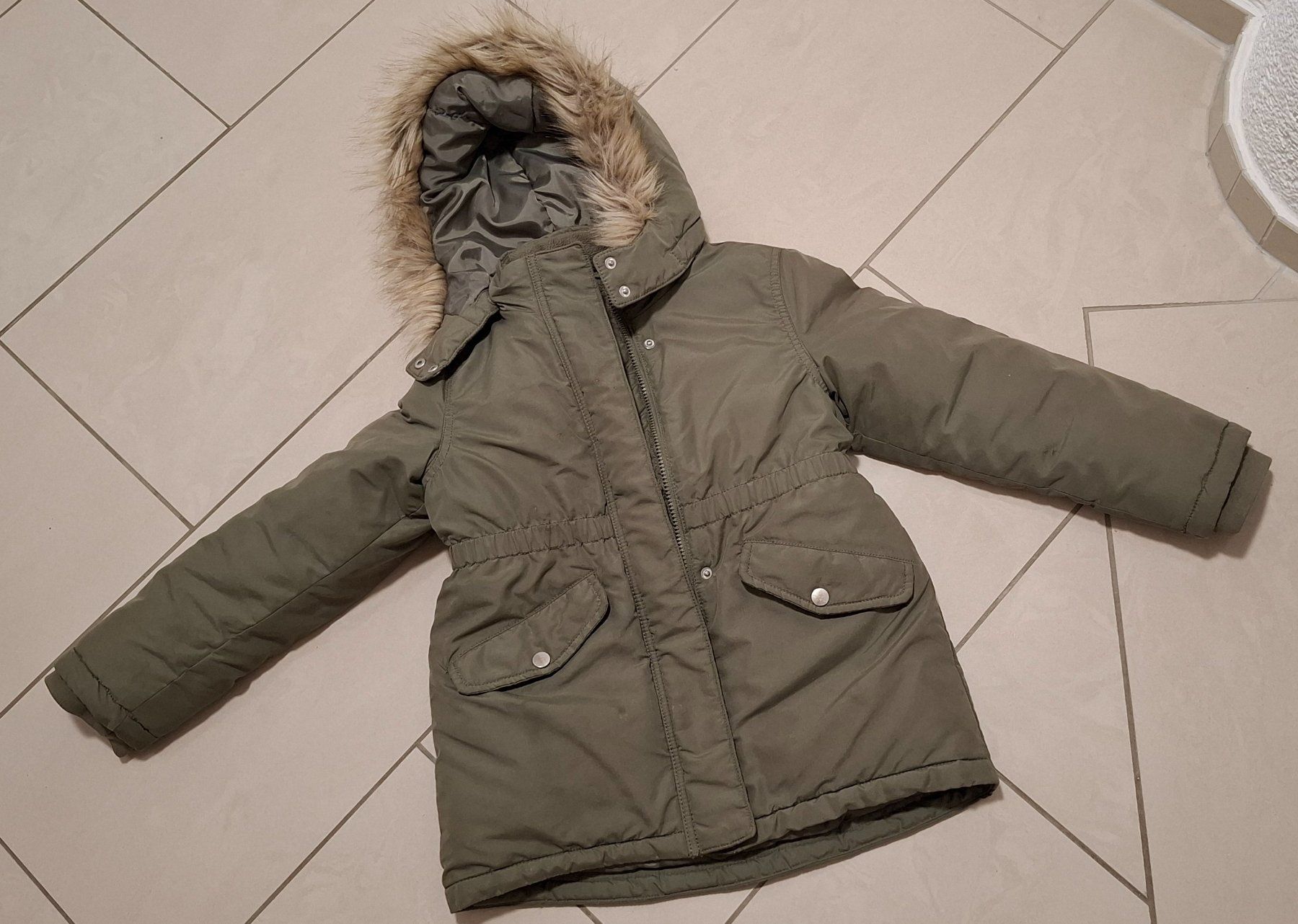 H&M Giacche & Cappotti: Winterparka Mädchen H&M 122/128 – Usato da Richterswil venduto da Palmer2012