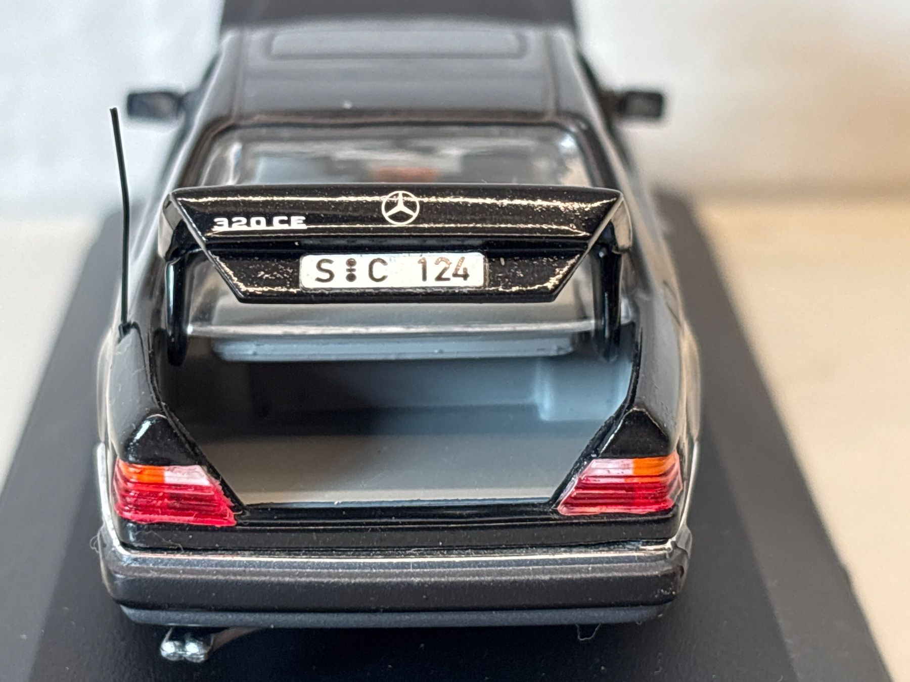 Minichamps Modellini d'auto: Minichamps Mercedes 320 CE 1/43 – Usato da Gollion venduto da Hampton 3