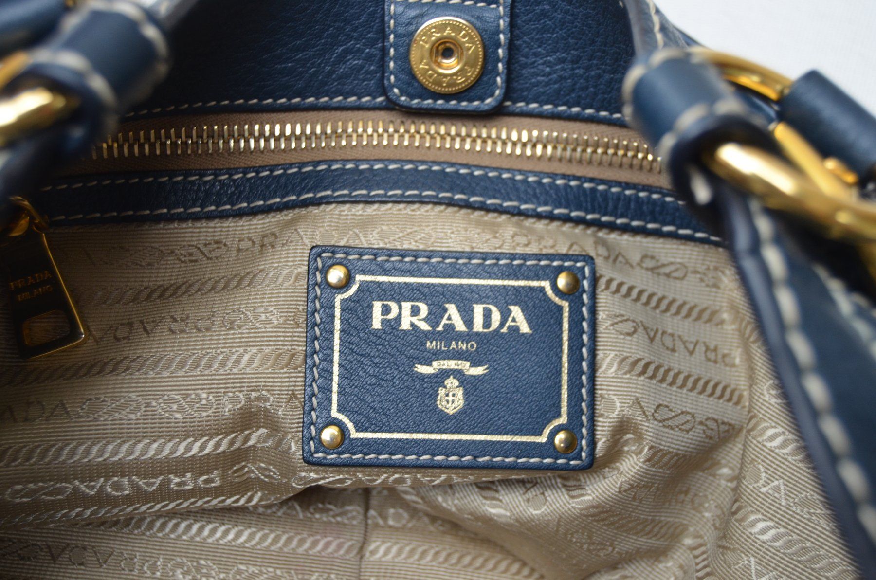 Prada Sacs femmes: Prada Vitello Daino Tasche / sac – D'occasion à Collonges par Auganien 8