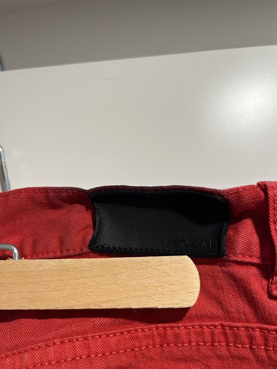 Lacoste Pantalons: Lacoste Hose Gr. 42 rot – D'occasion à Zürich par Shopmystyle 2