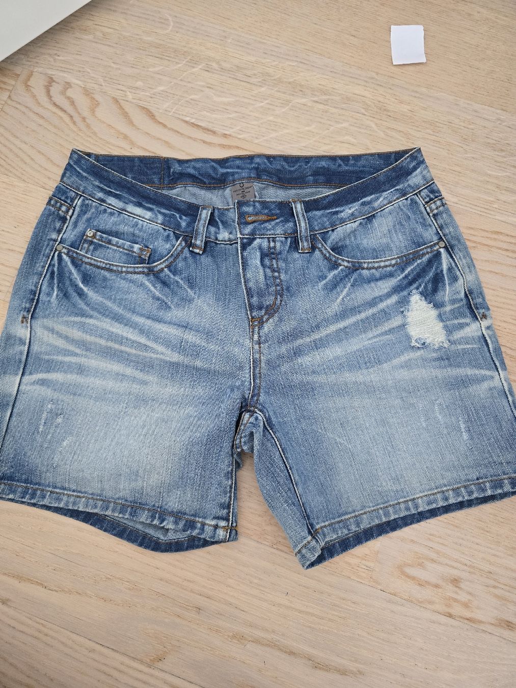 Vero Moda Pantaloni: Vero Moda Jeans Shorts - Grösse M / W28 – Usato da Rickenbach b. Wil venduto da Kth_v8