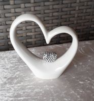 Weisses Porzellan Herz und innerhalb silbernes Glitzerherz💝