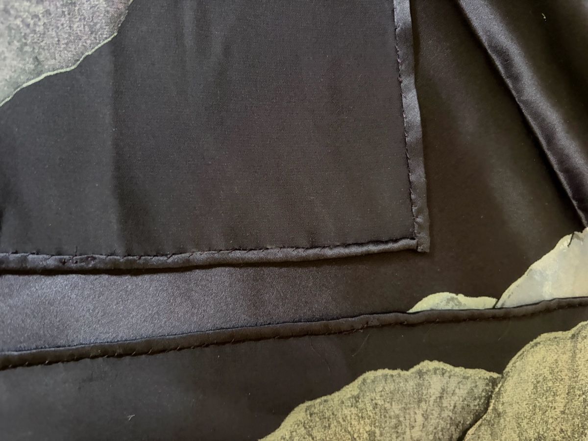 Fabric Frontline Foulard & Sciarpe: Frontline Seidenschal  mit Blumenmuster quadratisch  – Usato da Winterthur venduto da silen 5