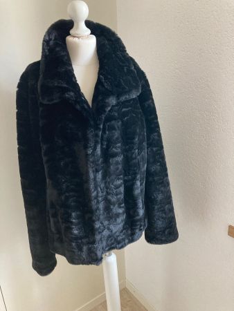 Schwarzer Kunstpelzmantel Madison , Grösse 42, top Zustand!