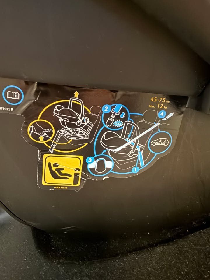Maxi-Cosi Sièges auto: Siège bébé FamilyFix3 – D'occasion à Yverdon-les-Bains par Vegeta456 1