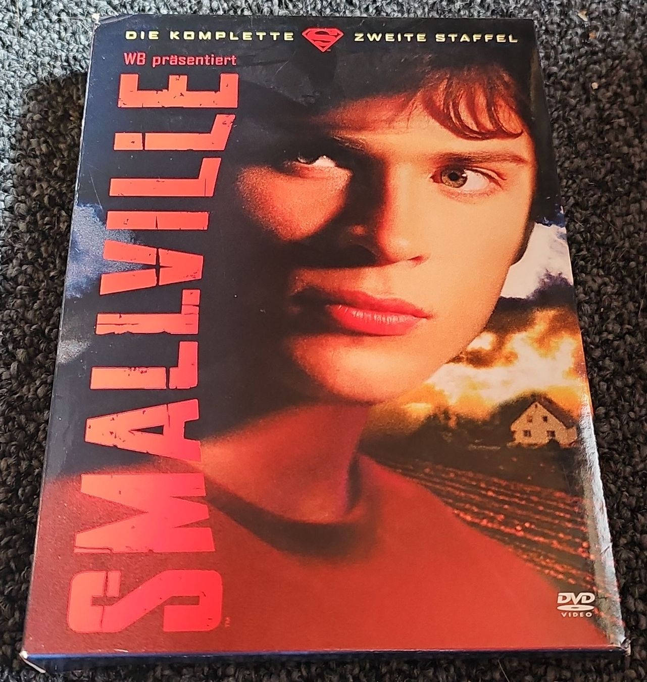 Tutti i DVDs: Smallville Staffel 2 - DVD Box Komplett  – Usato da Ruswil venduto da jan_bxl5