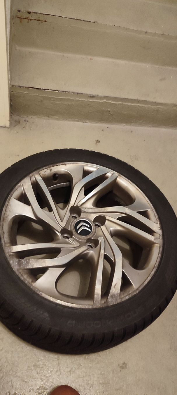 Nokian Pneumatici & Ruote complete: 4 Winterpneu mit Felgen – Usato da Bettwiesen venduto da rgr_7cr6 2