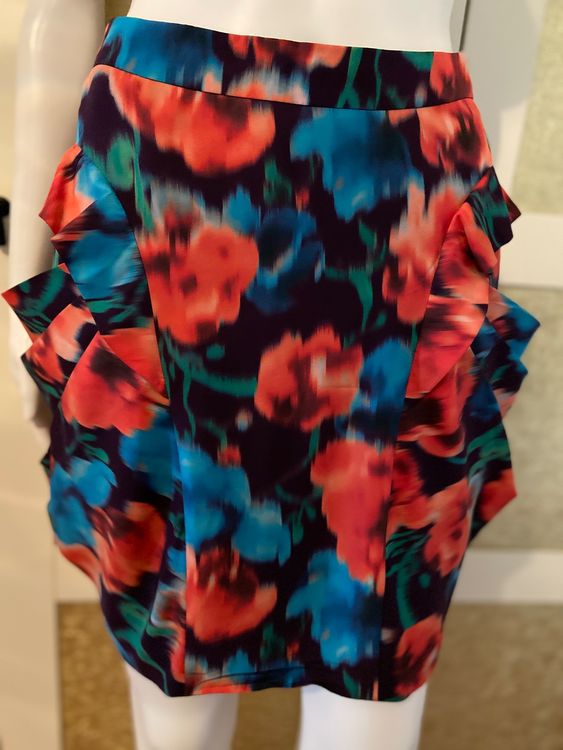 BEBE 100%silk architectural pocket skirt 1