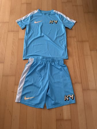 Nike Dri-Fit Set Grösse L 147-158 cm hellblau guter Zustand
