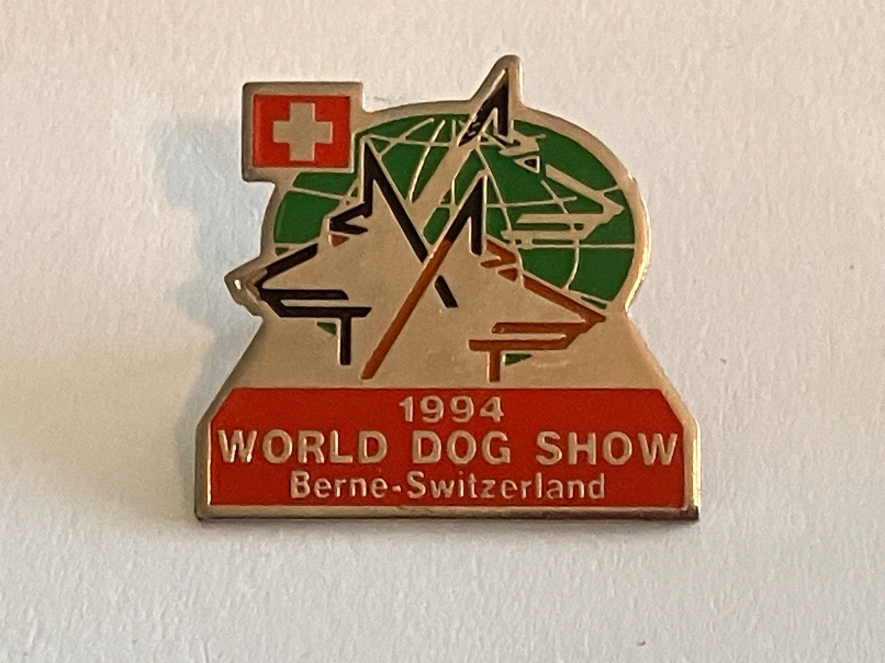 Plaketten & Abzeichen: 1 Pin World Dog Show Bern 1994 – Gebraucht aus Basel von djwwpp