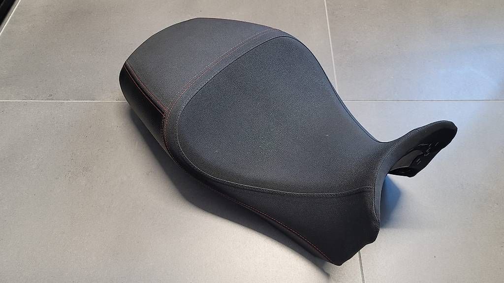 Alle Motorradersatzteile: Ducati Diavel Sitzbank Original 2011-2013 – Gebraucht aus Hünenberg von Rzirkon 1