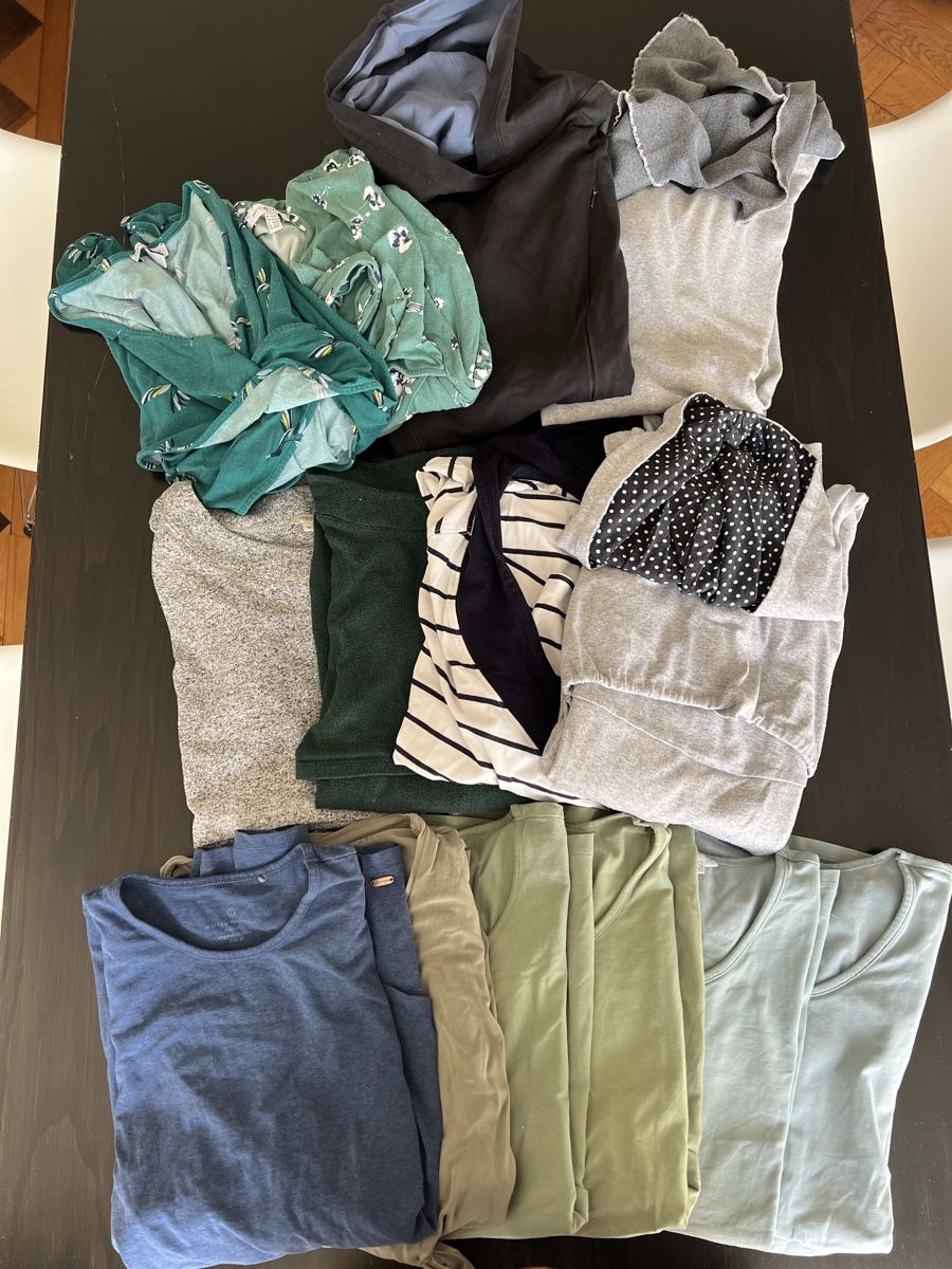 Kleiderpakete: Stillkleidung, Gr. 38/M, 14 Teile, Shirts/Pullover/Kleid – Gebraucht aus Zürich von vik_f5vg