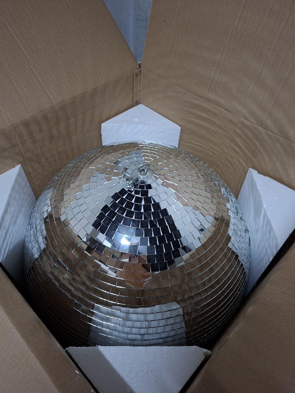 Alle Dekorationen: Discokugel Spiegelkugel gross 75cm neu und originalverpackt – Neu (gemäss Beschreibung) aus Chur von 80808080