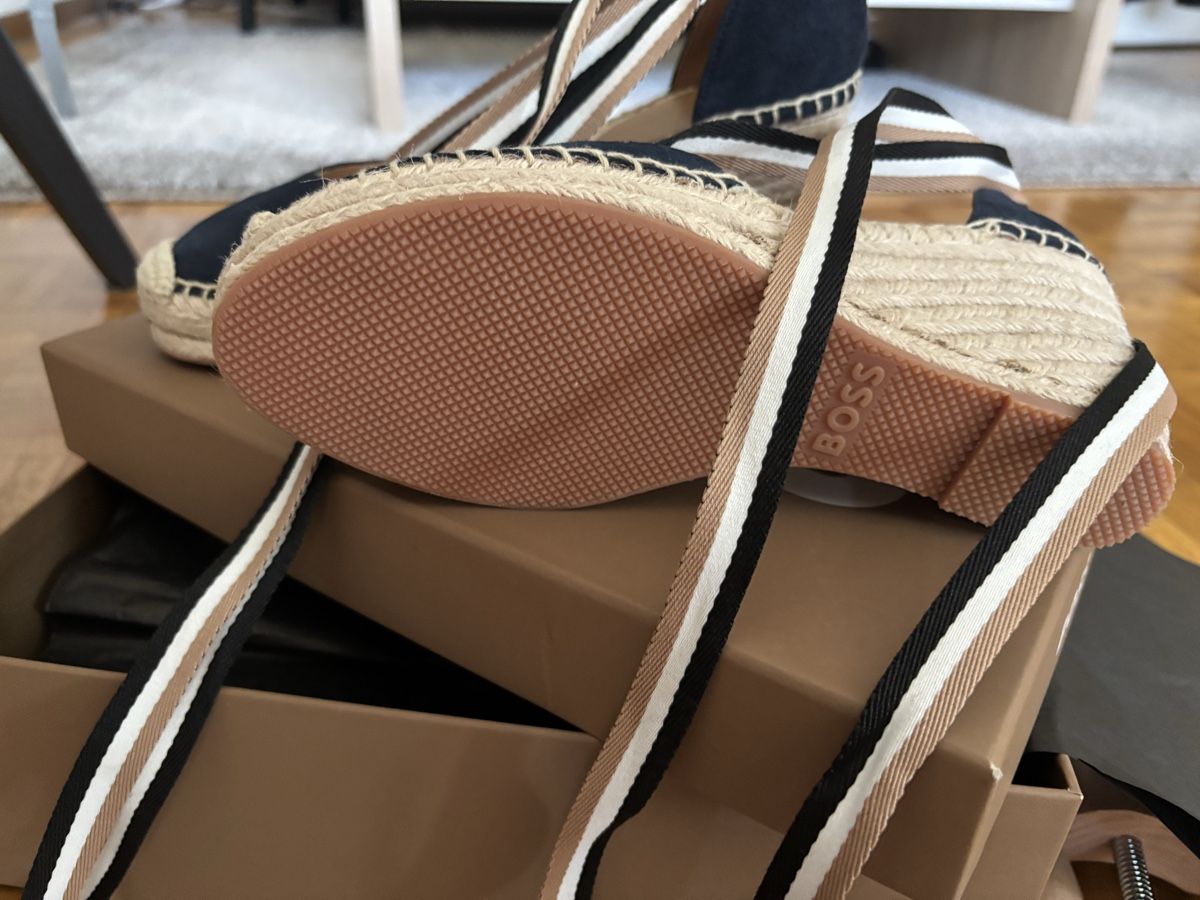Hugo Boss Scarpe da donna: Hugo Boss, espadrilles compensées neuves, taille 37 – Nuovo e nell'imballaggio originale da Chêne-Bougeries venduto da vir_9w2t 1