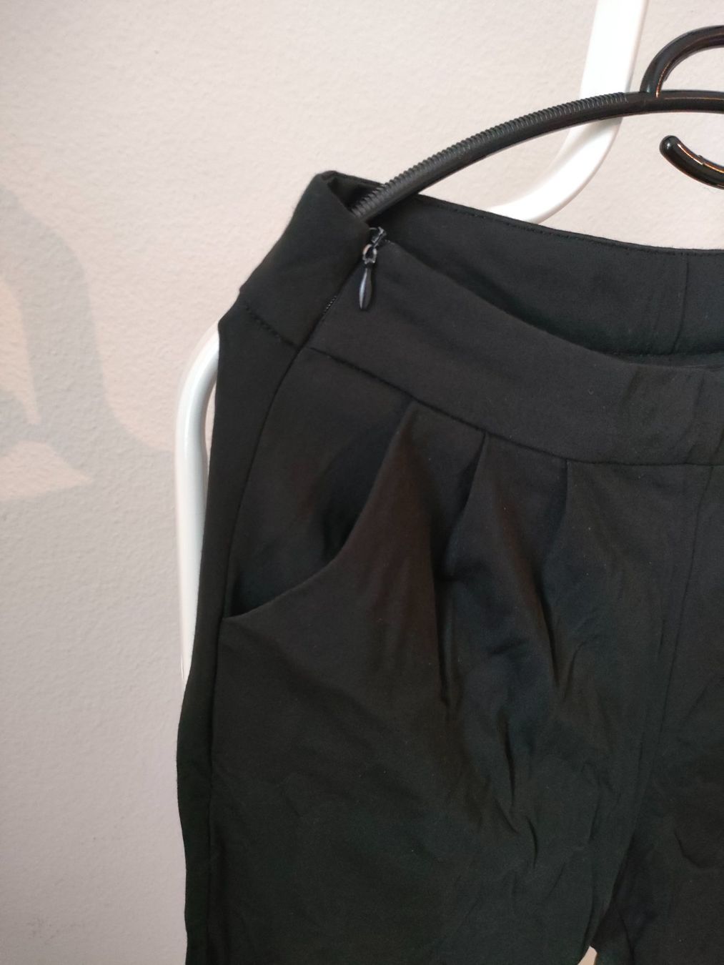 Hosen: Wunderschöne Slim-Fit Damen Hose schwarz – Neu (gemäss Beschreibung) aus Dietikon von MJ_Sporting 1