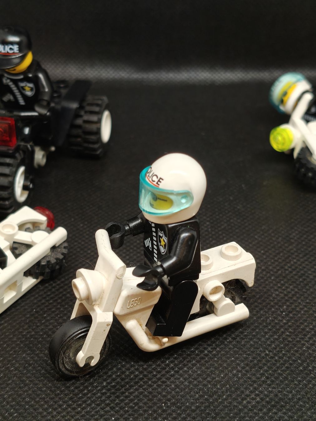 Lego Giocattoli: LEGO Polizei Motorrad-Set 4 Minifiguren – Usato da Wangen an der Aare venduto da RetroKontor 5