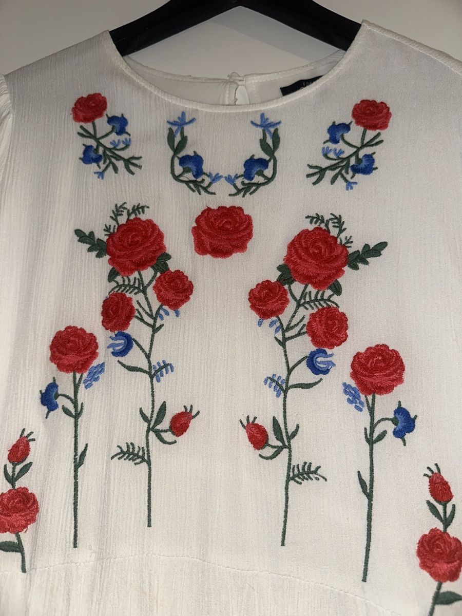 Kleider: Weisses Kleid mit gestickten Blumen – Gebraucht aus Zürich von laurenmzh 1
